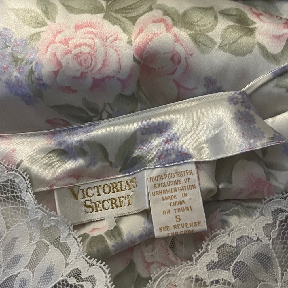 Victoria's Secret Floral Lace Chemise in Cream and Pink - Picture 10 of 10